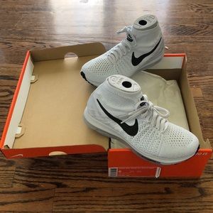 NIB Nike Zoom Flyknit Running sneakers